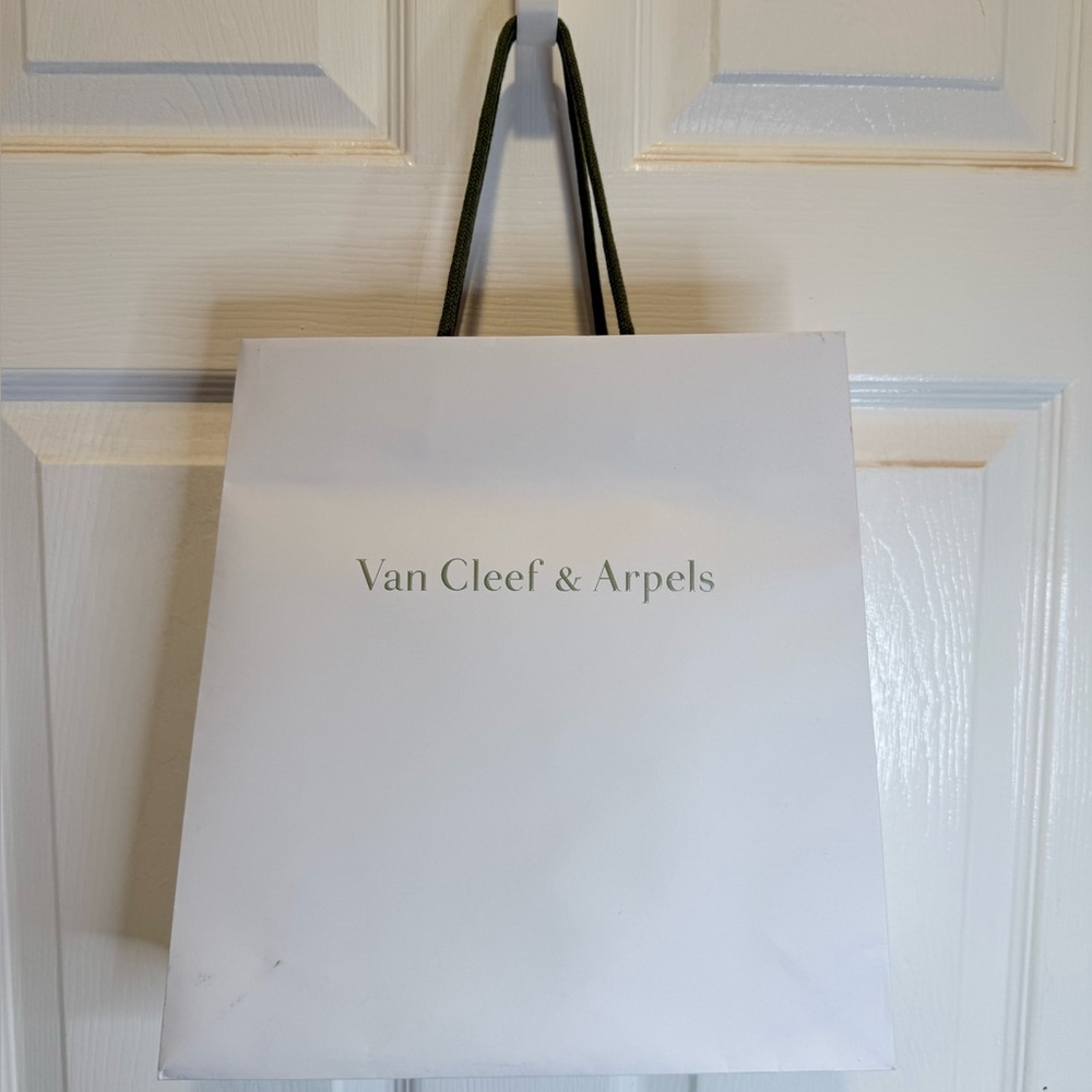 VAN CLEEF & ARPELS SHOPPING BAG 12“ X 12“ X 4“